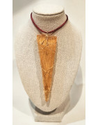 Pendentif Ambre Baltique Pointe 8cm avec Cordon Réglable Rouge
