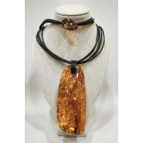Pendentif Ambre Baltique Brut Roulé 7cm avec Cordon Cuir 5 Brins 48 cm