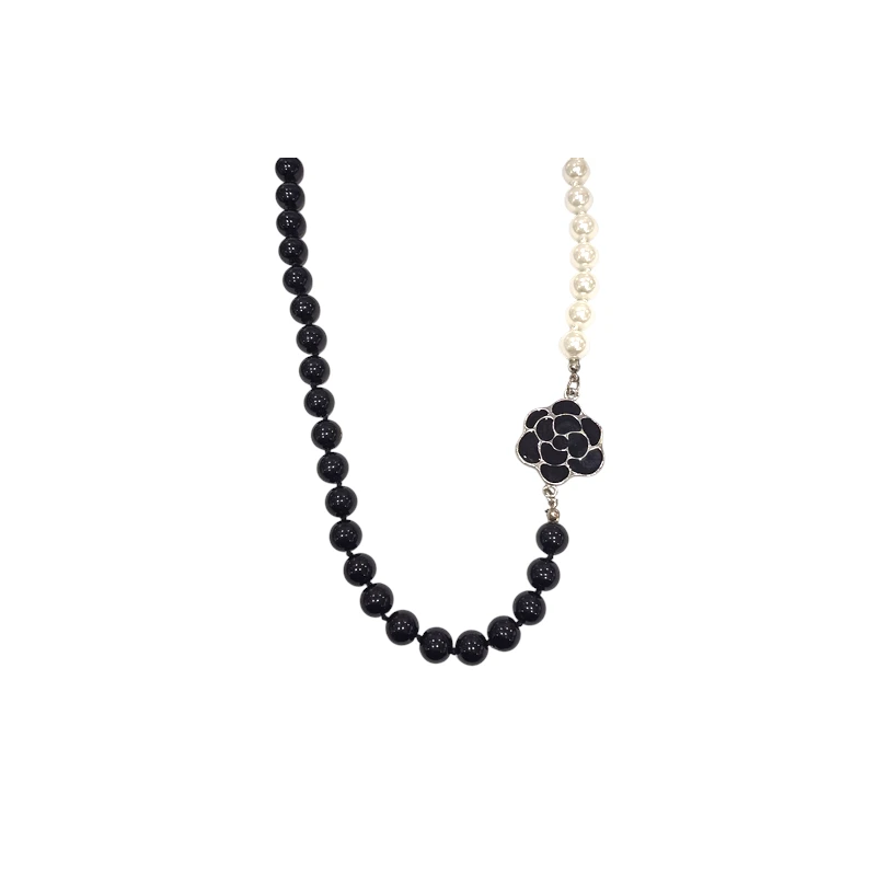 Collier Perles de Verres 10mm avec Fleur Emaillée et Swarovski Acier 72cm