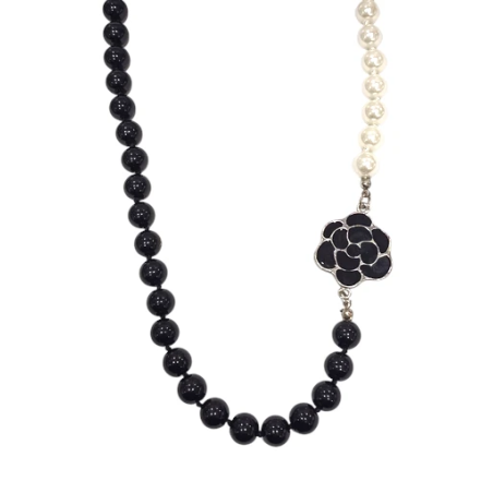 Collier Perles de Verres 10mm avec Fleur Emaillée et Swarovski Acier 72cm