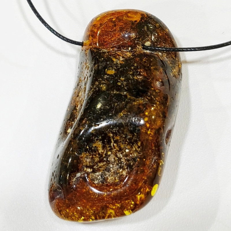 Pendentif Ambre Baltique Brute Polie 5X3.5 cm sur Cordon Réglable