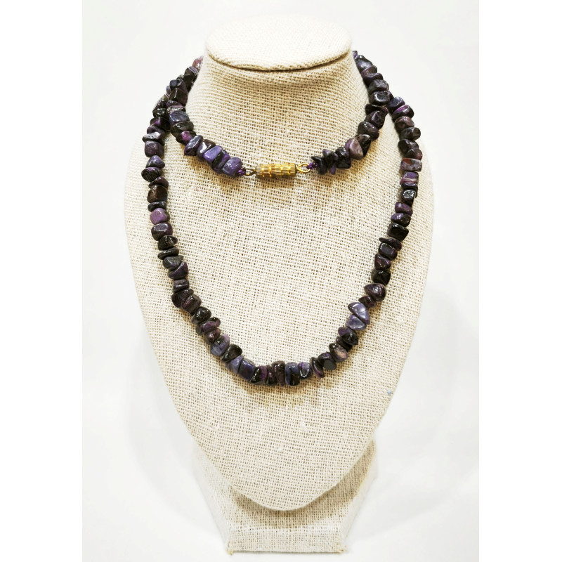 Collier Sugilite Baroque avec Fermoir Doré à vis 44 cm