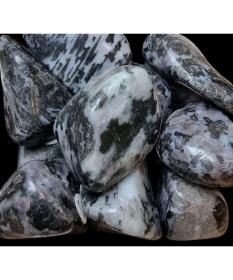 Pierre roulée Merlinite noire