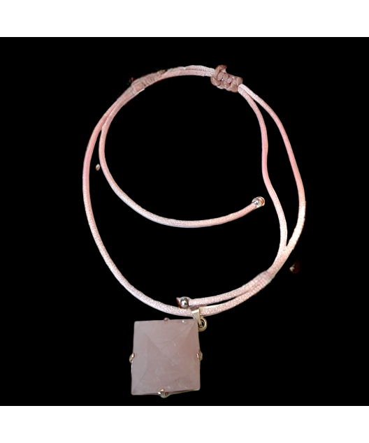 Pendentif Quartz rose Pyramide sur cordon