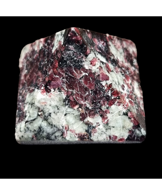 Pyramide GM Eudialyte