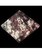 Pyramide GM Eudialyte