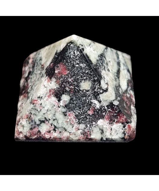 Pyramide pm Eudialyte
