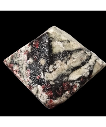 Pyramide pm Eudialyte