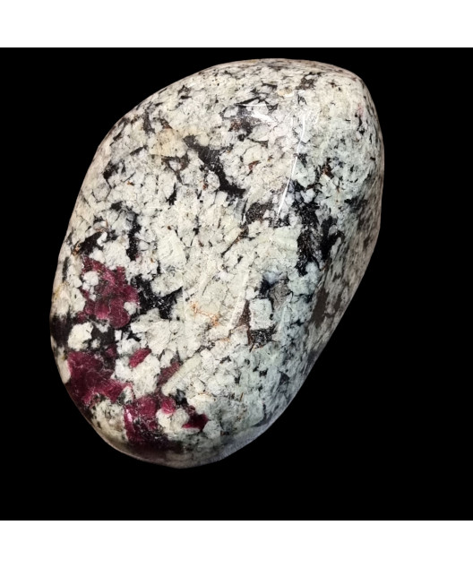 Pierre de collection Eudialyte