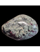 Pierre de collection Eudialyte