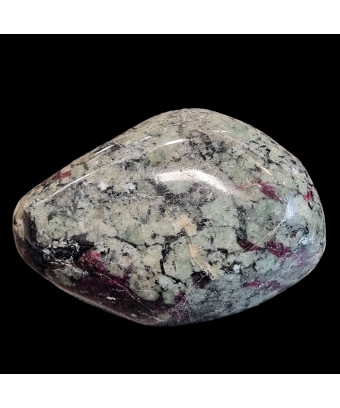 Pierre de collection Eudialyte