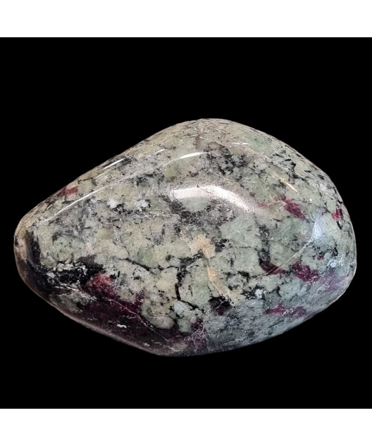 Pierre de collection Eudialyte