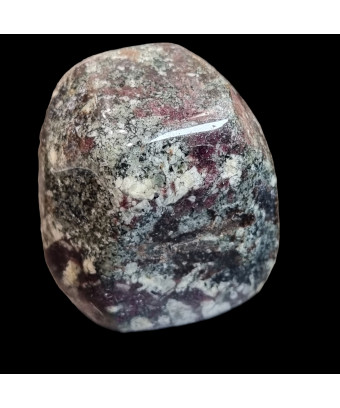 Pierre de collection Eudialyte