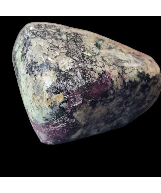 Pierre de collection Eudialyte