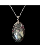 Pendentif Eudialyte avec chaîne