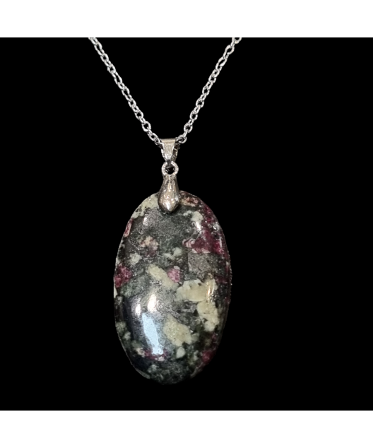 Pendentif Eudialyte avec chaîne