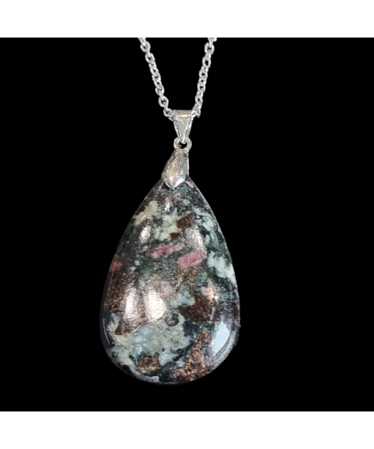 Pendentif Eudialyte avec chaîne