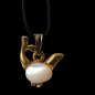 Pendentif Nacre Oiseau Plaqué or sur cordon réglable