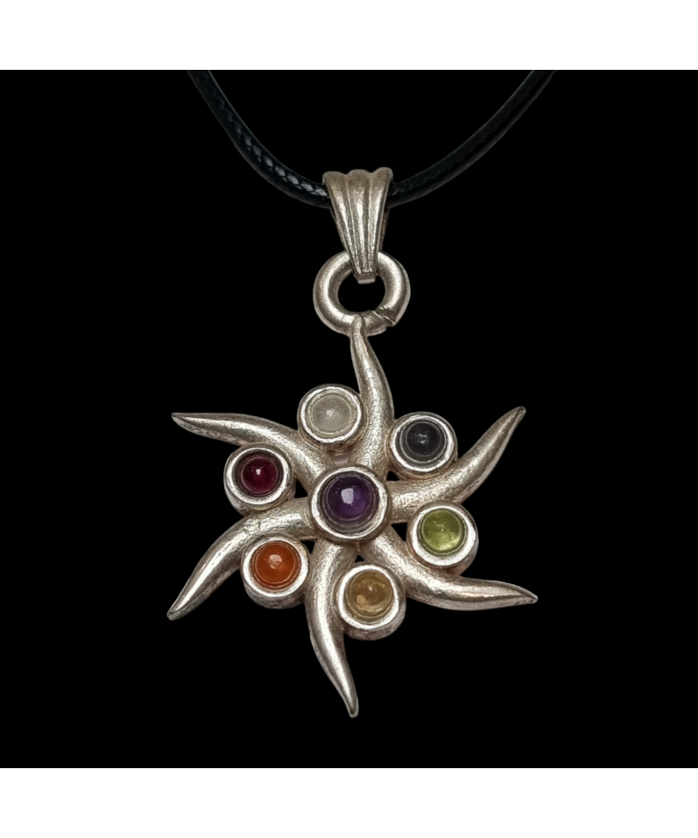 Pendentif 7 Chakras Soleil Métal argenté sur cordon