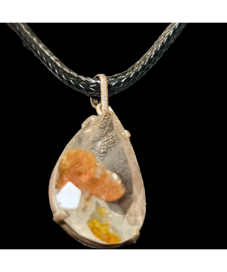 Pendentif Quartz Hématoïde sur cordon