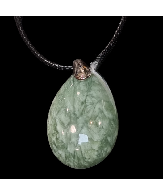 Pendentif Jade Néphrite sur cordon