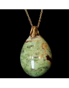 Pendentif Opale fossilisée verte sur chaîne dorée