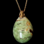 Pendentif Opale fossilisée verte sur chaîne dorée