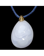 Pendentif Calcédoine avec bélière dorée sur cordon réglable