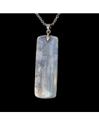 Pendentif Cyanite bleue avec bélière et chaîne