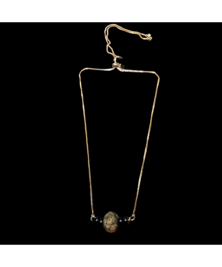 Pendentif Unakite & Onyx sur chaîne dorée réglable