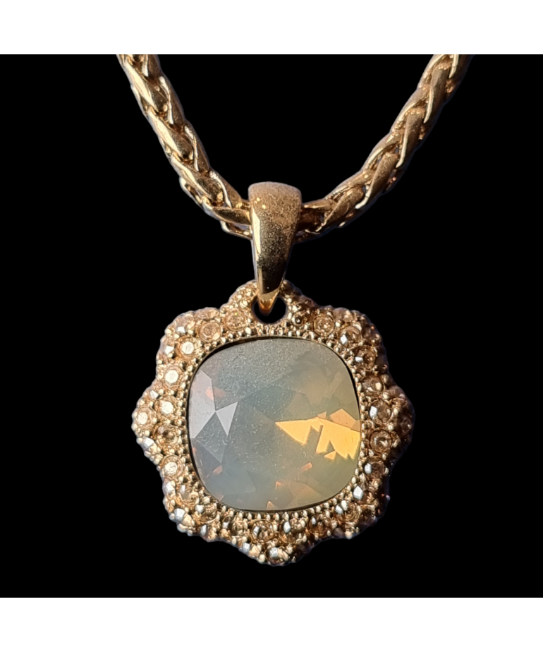 Pendentif Verre opaline et chaîne plaquée or