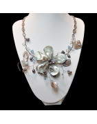 Collier Nacre & Perles fleur structure acier et chaîne