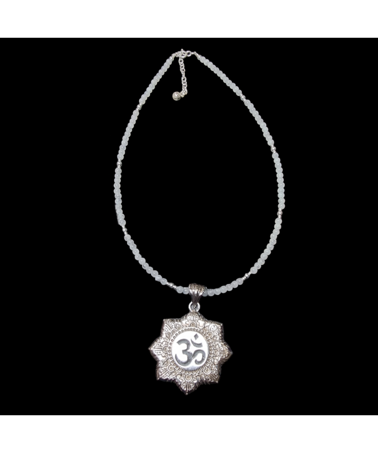 Pendentif Médaillon Reiki façonné Argent 925 sur collier Pierre de lune