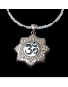Pendentif Médaillon Reiki façonné Argent 925 sur collier Pierre de lune