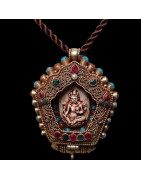 Pendentif Déesse Brahmanique Ivoire & Turquoises Saphir Emeraude Rubis et Perle avec Cordon