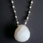 Pendentif Pierre de lune et Chaîne perles d'émail Acier