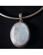 Pendentif Pierre de lune ovale sur chaîne rigide Argent 925