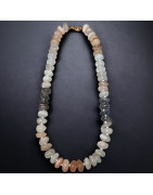 Collier Pierre de lune multicolore fermoir plaqué or