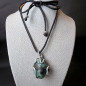 Pendentif Emeraude brute sur cordon réglable