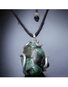 Pendentif Emeraude brute sur cordon réglable