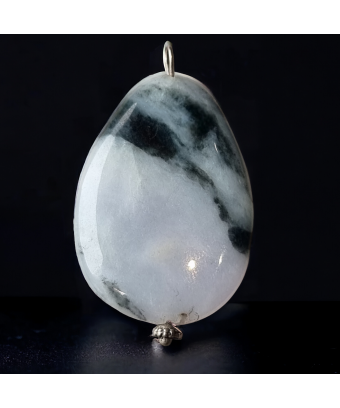 Pendentif Jade blanc bandes noires