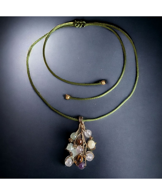 Pendentif Quartz rose Améthyste Œil de tigre Jade et calcite jaune sur cordon