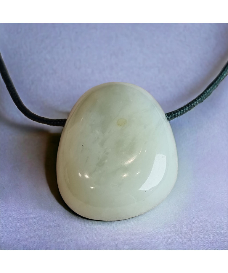 Pendentif Jade sur cordon réglable