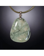 Pendentif Préhnite Epidote sur cordon