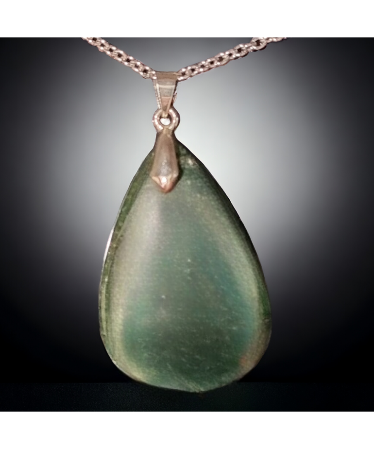 Pendentif Aventurine verte avec bélière et chaîne