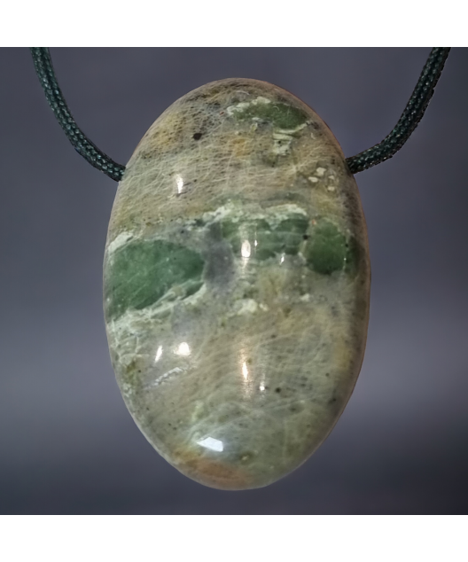 Pendentif Serpentine sur cordon réglable