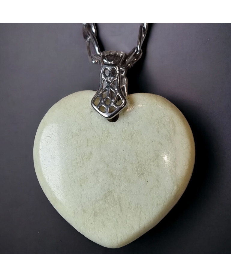 Pendentif Jade Cœur bélière et chaîne