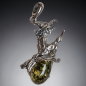 Pendentif Ambre végétal Sorcière sur son balai Argent 925 rhodié