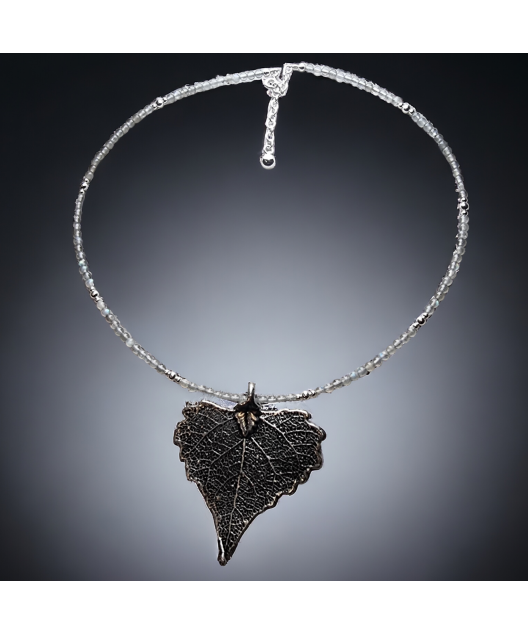 Pendentif Feuille Argent 925 sur collier Labradorite