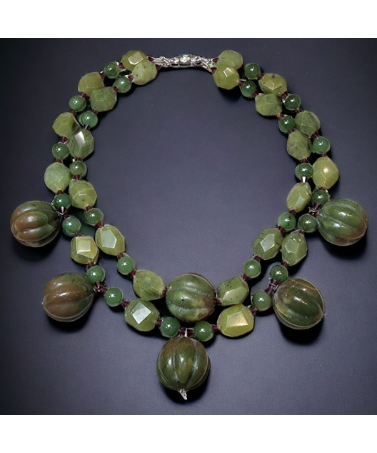 Collier Jade avec fermoir Péridot sécurisé
